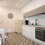 Qhouse