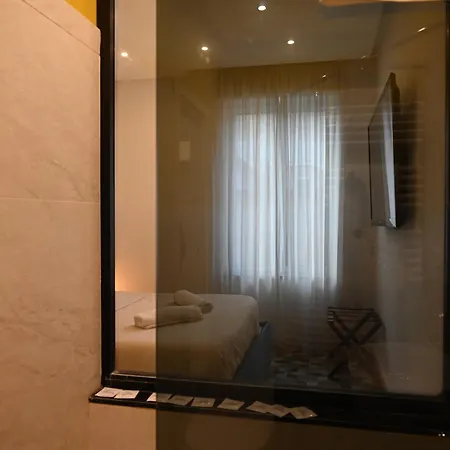 Qhouse * Νάπολη
