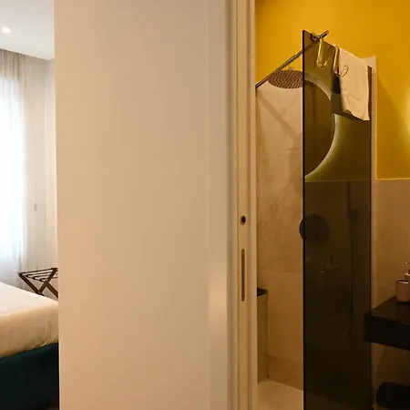 Qhouse * Νάπολη
