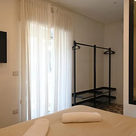 Qhouse * נאפולי